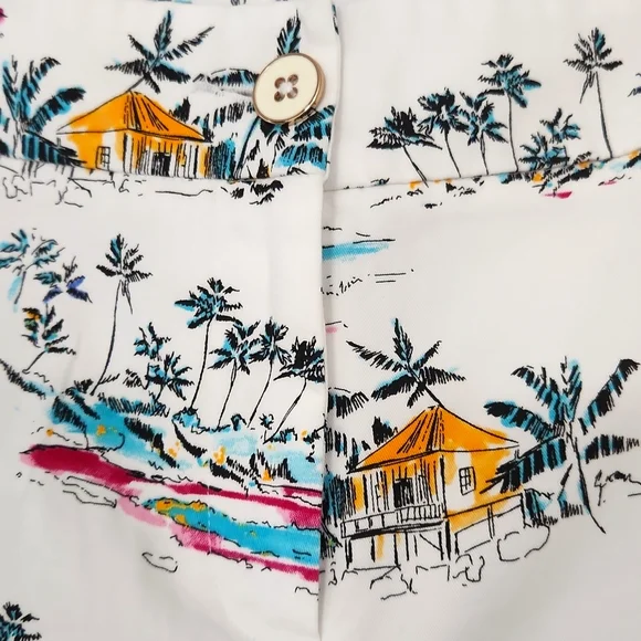 New Crown & Ivy shorts with a beachy Island pattern in perfect condition. - Picture 2 of 14